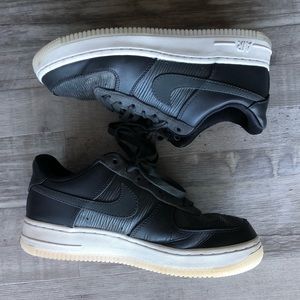 Black Air Force 1s Women’s 6.5